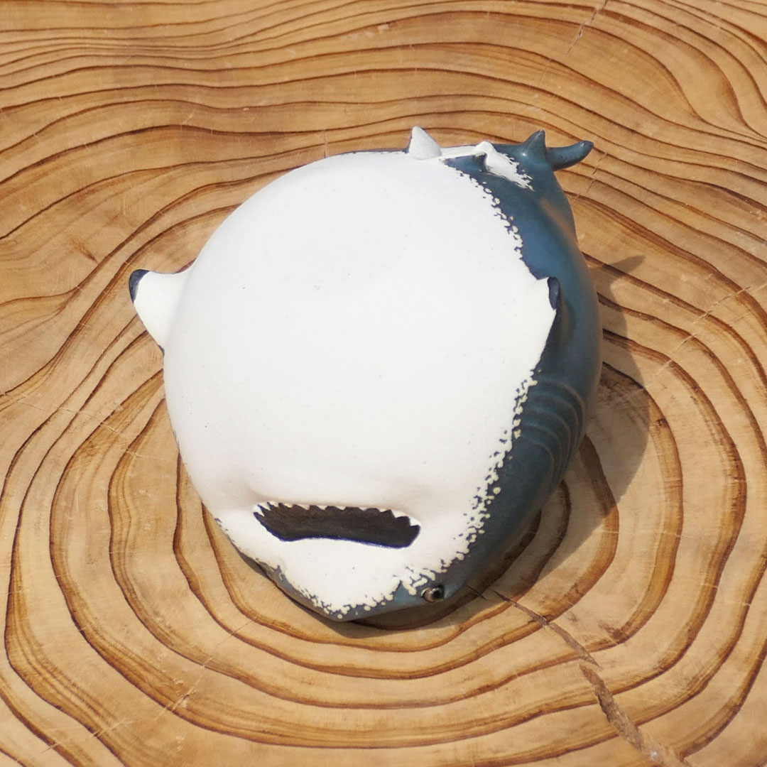 ceramimic2021's tweet photo. ふくよかホホジロザメ置物
#shark https://t.co/oIXd5lNWI0