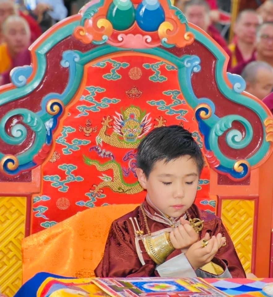 O_taij's tweet photo. Бурханы ном, шашин шүтлэг гэх том сэдвийн цаана, @DalaiLama-ыг тодруулдаг Банчин богд Хятадын эрхэнд байгаа энэ эрин үед, цаг нь ирэхэд Богд маань ирээдүйн Далай багшийг тодруулах, Бурхны шашин монголчууд бидний "гарт орох" сайн нигууртай... 🇲🇳🙏😇 #BogdKhan #JebtsundambaKhutuktu https://t.co/xjZdREDBg6