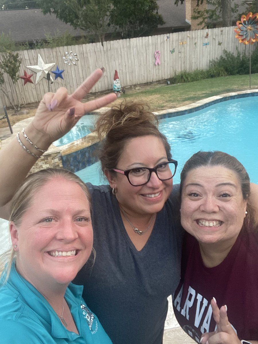 t21vel's tweet photo. When leadership isn’t just work… it’s family!!! #specialsites #workfamily  @DocOfHighHopes @lcisd_specials @MGuel_JJAEP_JDC @NellySanMartin3 https://t.co/w8lZcK72KP