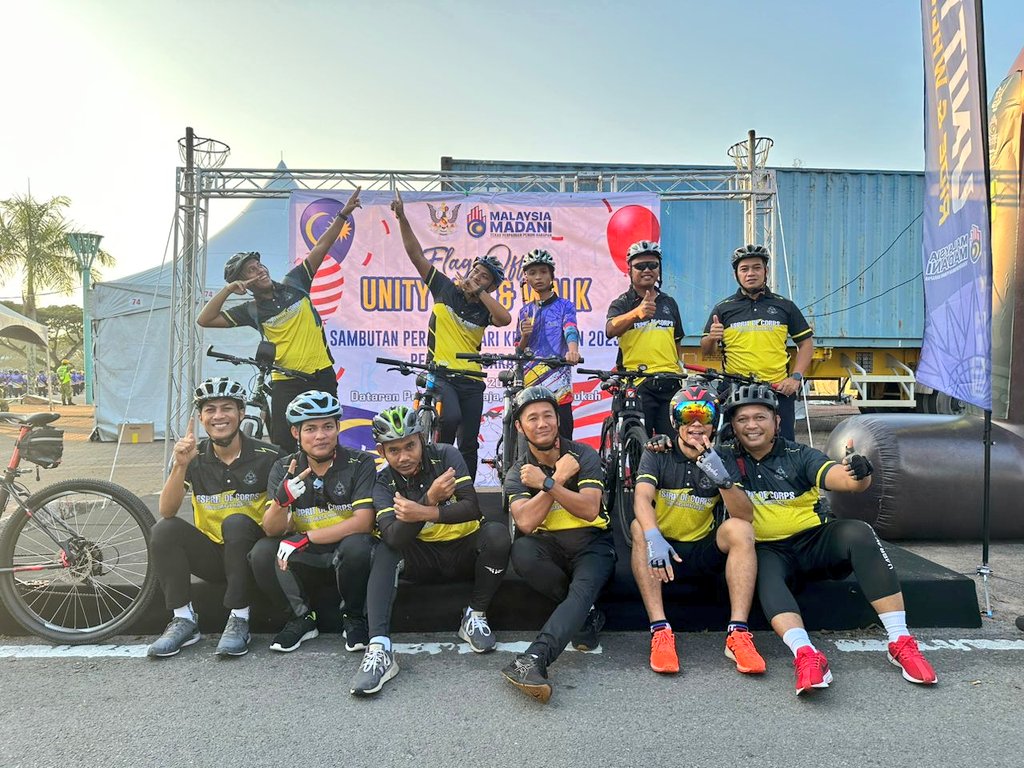 tunParagas's tweet photo. Selamat Hari Kebangsaan 🇲🇾
#UnityRide&amp;Walk https://t.co/7y113GzoqV
