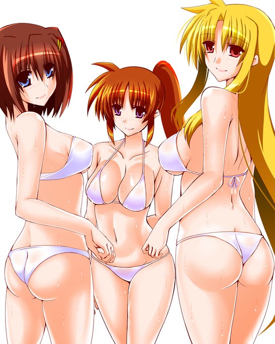 3年前くらいに表紙絵で描いたリリカル三人組^^
やっぱりこの時期も白ビキニ描いてるし、
透けてる～
ってことで、表紙絵書き直すのだ～～^^ 