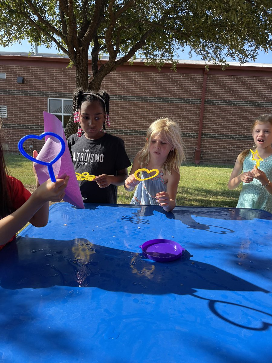 MrsHinz2nd's tweet image. Will bubbles change their shape with different shapes wands? Students explored using science inquiry! They asked a question, made a prediction, tested their theory, and recorded their data and observations! Ask them what they found when you see them!