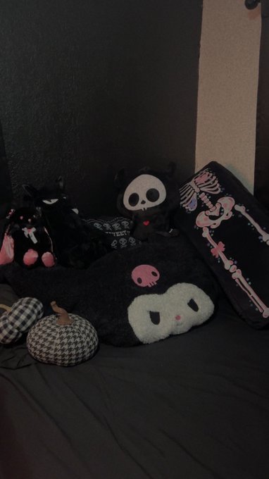 POV: you came to sleep over but your sleeping on the floor cuz my plushies need to sleep with me. https://t<a href="/tag/corpsebride"class="tags"><span>#corpsebride</span></a>