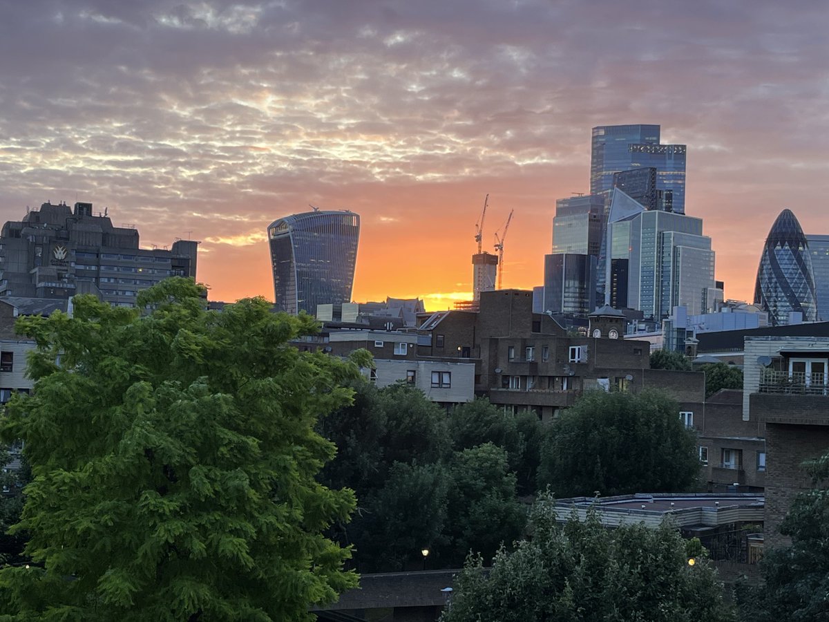 PriorRichard's tweet photo. Sunset #City - like it or not? https://t.co/7ZtPYXZKVd