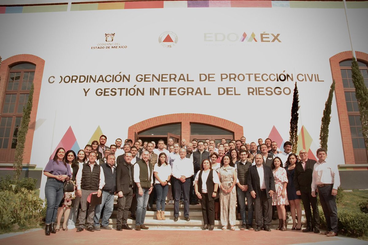 Hoy tuve el honor de reunirme con el equipo de la Secretaria General de Gobierno, para reconocer su trabajo incansable en favor de la paz social y la gobernabilidad de nuestro querido Estado de México, les di las gracias a nombre del Gobernador <a href="/alfredodelmazo/">Alfredo Del Mazo</a>