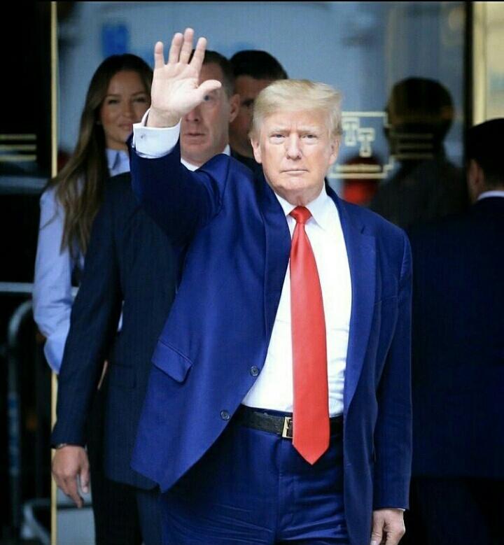 Raise your hand if love president Donald Trump!🤚❤