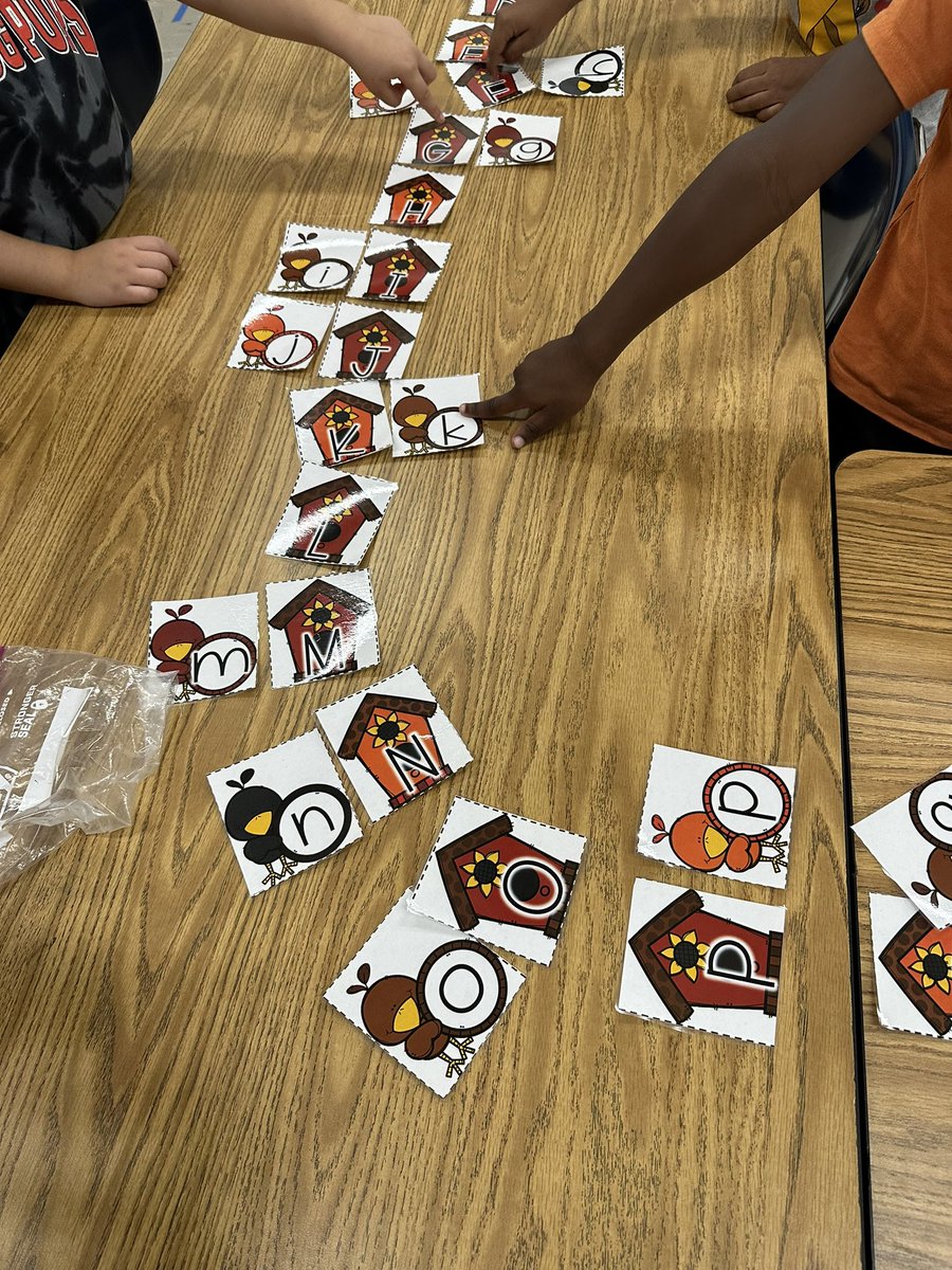 MeribethMorris's tweet photo. Working with kindergartners on letter and number recognition today! They love learning and hands on activities! @DES_HCS @PrincipalFletch https://t.co/htalz5rIlq