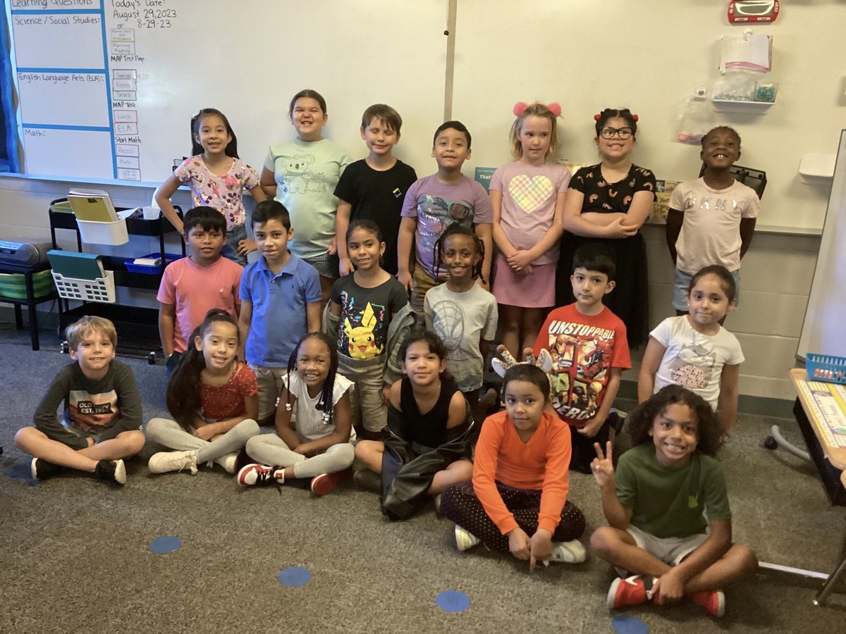 missdavidson512's tweet photo. So grateful for these foxes. 🦊 https://t.co/vZhtasx7n2