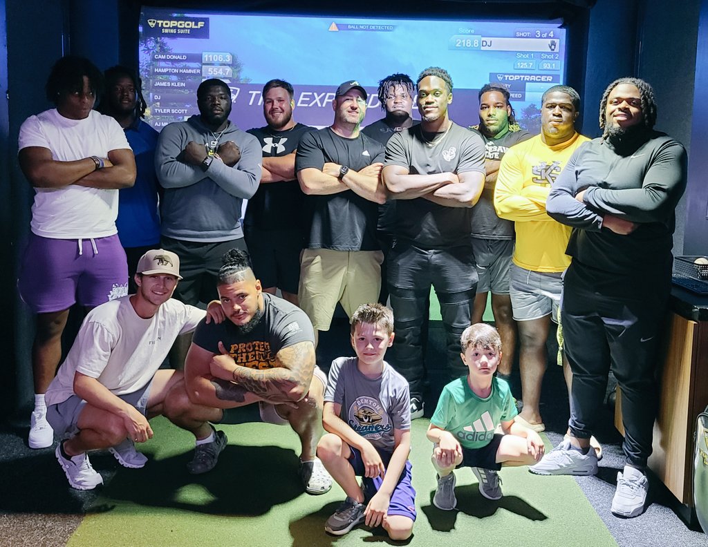 CoachLiamKlein's tweet photo. 2οΈβ£0οΈβ£2οΈβ£3οΈβ£ Squad π¦π¦π¦ Time to #EAT π΄π΄π΄7οΈβ£PM tomorrow night! @FTBstadium #DSLIDE #BDLN @CamDonald54 @UgonnaNwoha @DylanHannon7 @carlosallen51 @ThomariusW @BarnesDemetric @tylerscott72 @Adam_Watkins33 @Ajmiller92 @7kJaylan #FAMILY https://t.co/UqvZKcVYEh