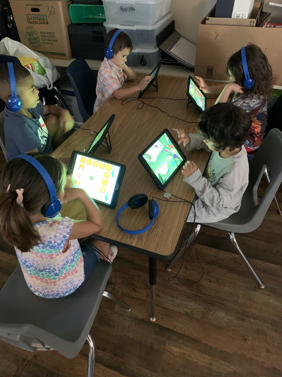 These kindergarten kiddos really enjoyed coding and creation stations in STEM lab today. <a href="/TimbersSTEM/">Kathryn Hofmann</a> <a href="/MrsMcIntosh_TE/">Shannon McIntosh</a> <a href="/HumbleISD_TE/">Timbers Elementary</a>