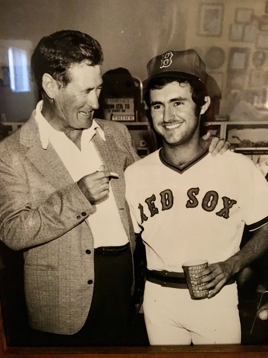 19fredlynn's tweet photo. Today is Ted William’s birthday. He is explaining to me here about the Theory of Hitting. He was way ahead of his time. ⁦@RedSox⁩ Wish he had been around more often. https://t.co/DjNBYhVsUv