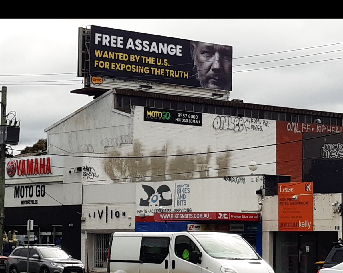 amelia_otto11's tweet image. 😲OMG massive Assange billboard spotted Nepean Hwy Melbourne (Brighton East near Patterson Rd) Nearly crashed my car!! Awesome exposure.👏👏👏
#FreeJulianAssange
#ExposingTheTruth
@Melbourne4Wiki 
@GabrielShipton