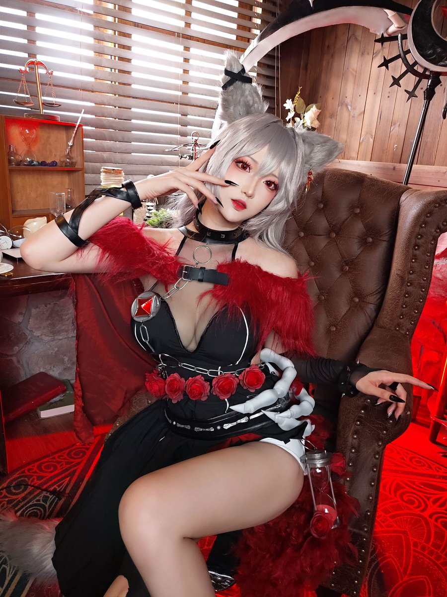 「優しすぎるのはやめるんだ！」

——————
本日リリースのスマホゲーム
『ネバーアフター～逆転メルヘン～』の
赤ずきん（狼形態）をコスプレしてみた！❤
「二重人格」の赤ずきんをぜひ仲間にしてみてください♪
 #ネバアフ正式リリース
@NeverAfterJP https://t.co/zm6MTuRBvS