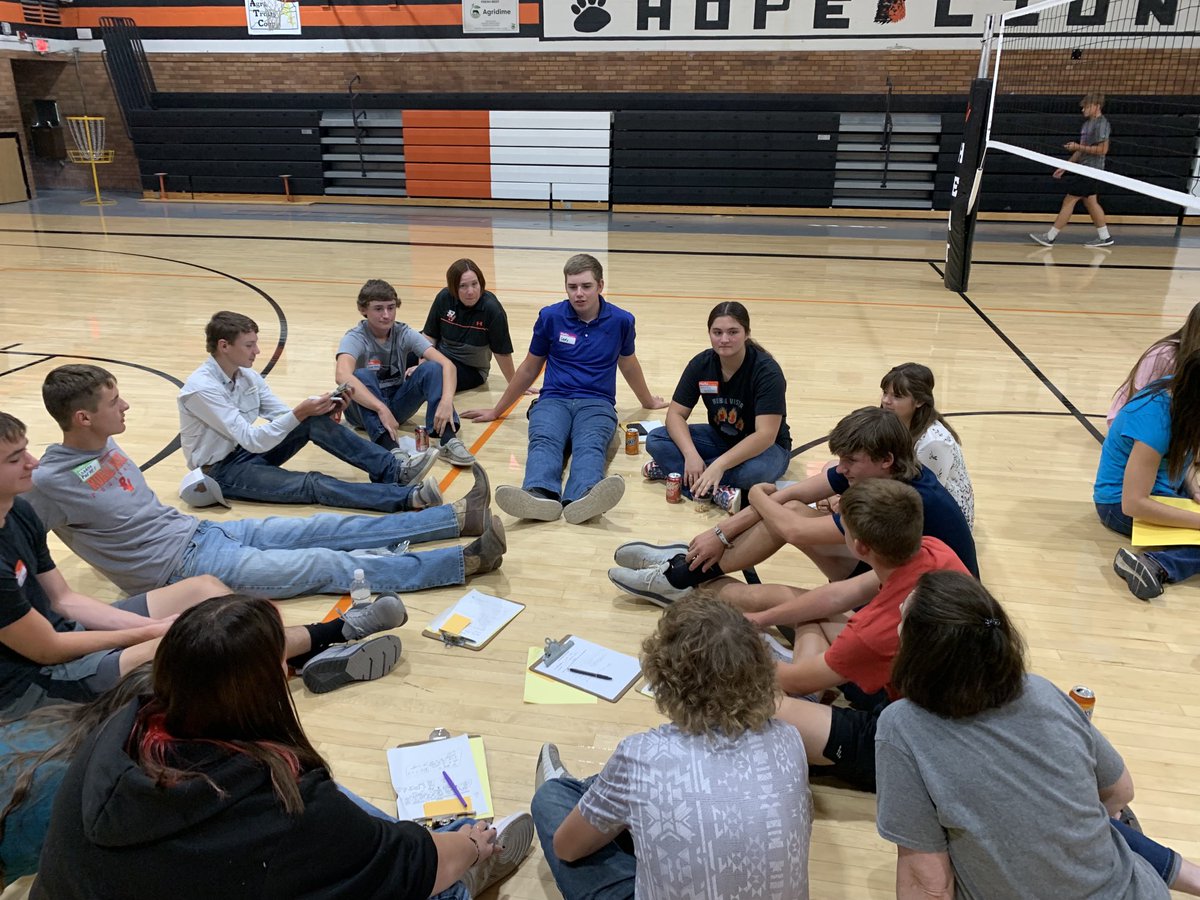 joecoles33's tweet photo. This is our 2nd year of Uncommon Student Led leadership with Hope, White City, Centre,&amp; Herrington HS students! The are so excited to continue making a difference, adding some new things, &amp; being intentional in reaching out to all kids/staff!#Uncommon https://t.co/OVCVZN7VBd