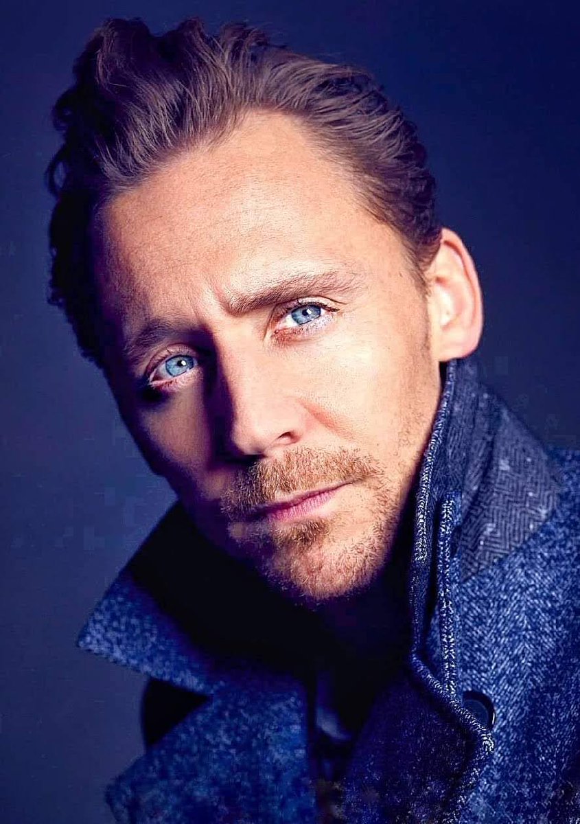 maryensenada's tweet photo. Que esta noche de Luna Azul, se ilumine con el azul de sus ojos. 

#BlueMoon

#TomHiddleston #ThomasWilliamHiddleston #TomHiddles #Actor #Loki #Marvel #Hiddlesfan #HiddlesArgentina🇦🇷 https://t.co/oAroEMTSUc