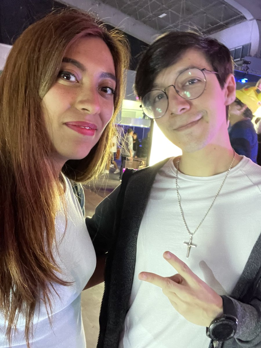 AlexandreeMarie's tweet photo. Las fotos de la Gamergy (debí ponerlas en el insta), pero ME VALE MADRES 😂🤌🏼✨♥️ 

Hay más pero “Twitter Dark Era (x)” y sus limitantes, 🙃🔫 @_MarioMe @kalipsogamingla @imuhlenbrock @Relic_LoL https://t.co/149TYorqXo