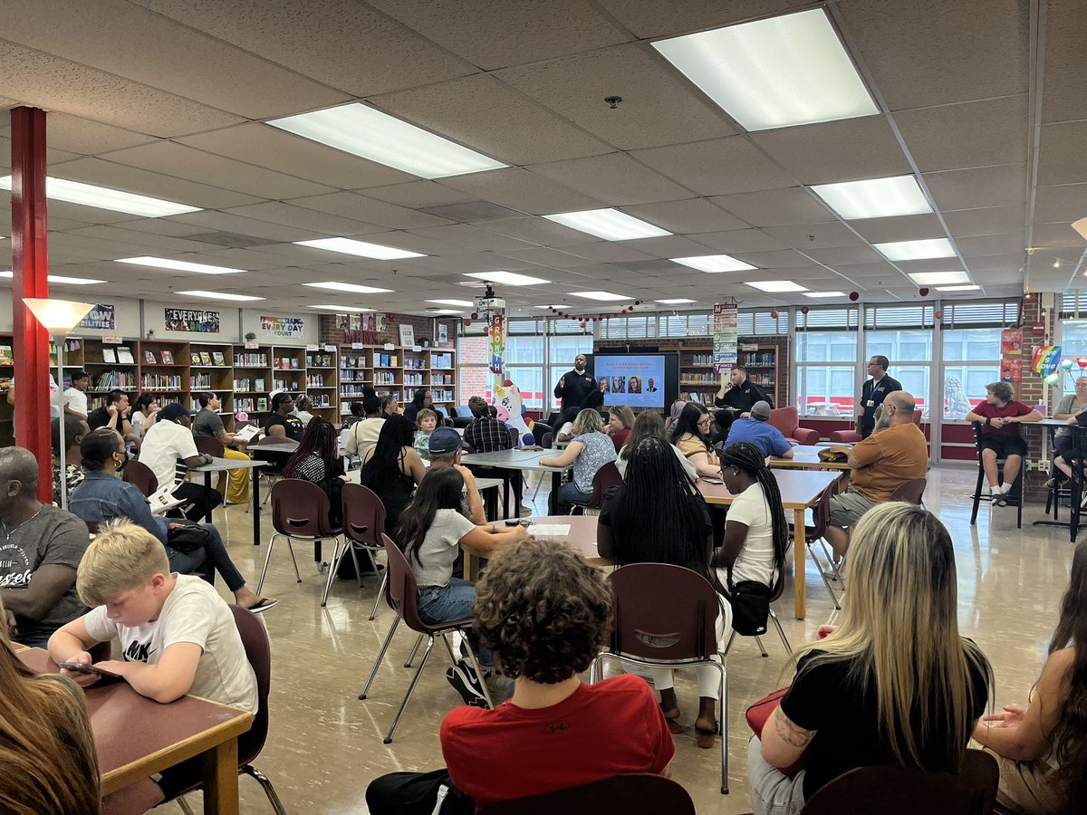 Back to School Night! It was wonderful being back at MRMS tonight, meeting new staff members, and getting to see our families check out all of the great things we have going on <a href="/brownmrms/">William Brown</a> <a href="/MRMSlions/">Middle River Middle</a>  ❤️🦁