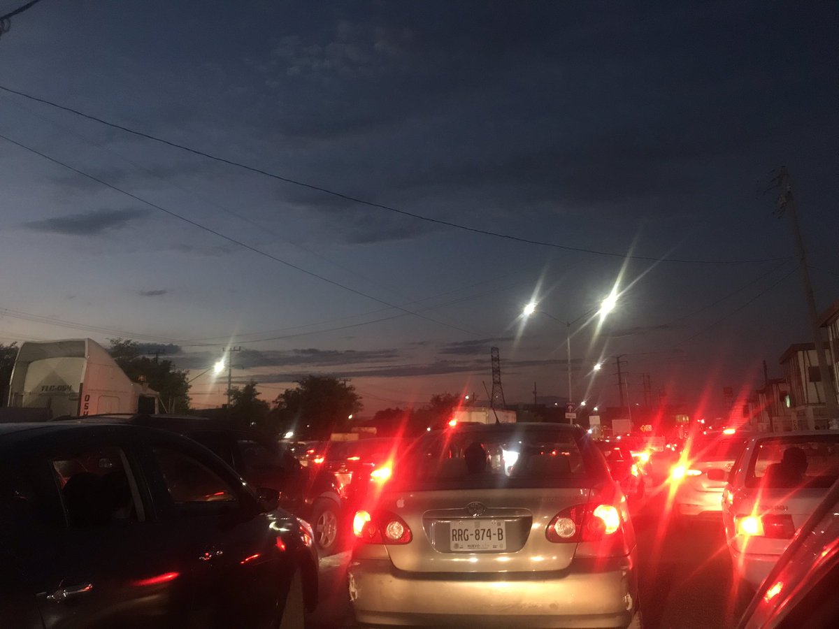 Gabrielajfh's tweet photo. @Cicmty Tráfico 100% detenido calle Israel Cavazos cruce con Ruiz cortinez fila hasta Miguel de la Madrid https://t.co/GEhmk1sCJF