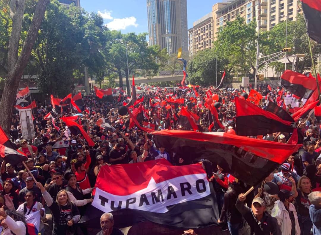 Yoli+ (@yolihgomira) on Twitter photo La hoja de ruta está clara, vamos rumbo al fortalecimiento de la Revolución Bolivariana y para ello es necesaria la Unidad de las fuerzas revolucionarias #UnidosNosotrosVenceremos.
#ComunaYProducción
@TupamaroMRT
.<a href="/NicolasMaduro/">Nicolás Maduro</a>
<a href="/dcabellor/">Diosdado Cabello R</a> La hoja de ruta está clara, vamos rumbo al fortalecimiento de la Revolución Bolivariana y para ello es necesaria la Unidad de las fuerzas revolucionarias #UnidosNosotrosVenceremos.
#ComunaYProducción
@TupamaroMRT
.<a href="/NicolasMaduro/">Nicolás Maduro</a>
<a href="/dcabellor/">Diosdado Cabello R</a>