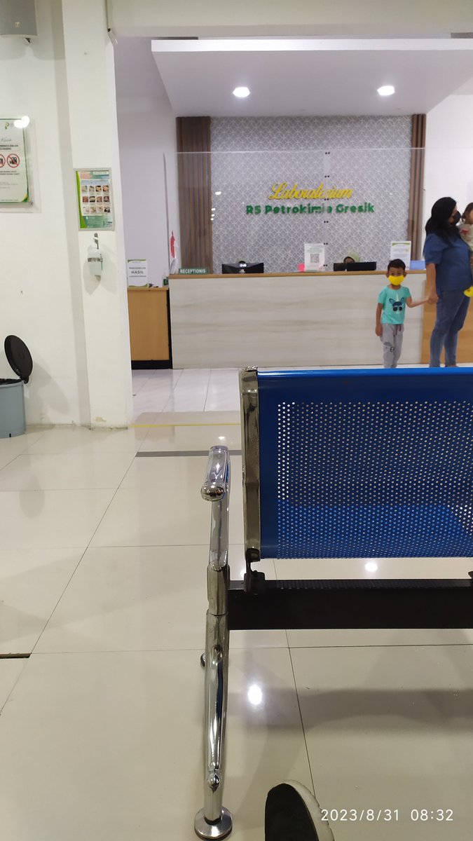 Ngapain coba pagi2 kesini 😅