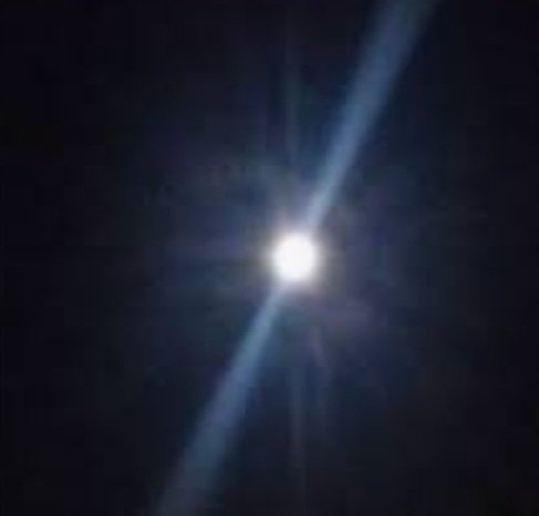 Collins_Yupi's tweet photo. La #LunaAzul 🔵
#SuperLunaAzul 🔵
#SuperLuna 🌝

Como mis ojos   //   Como mi celular 
la ven 😍                         la ve ☹️ https://t.co/G6gQTBka5f