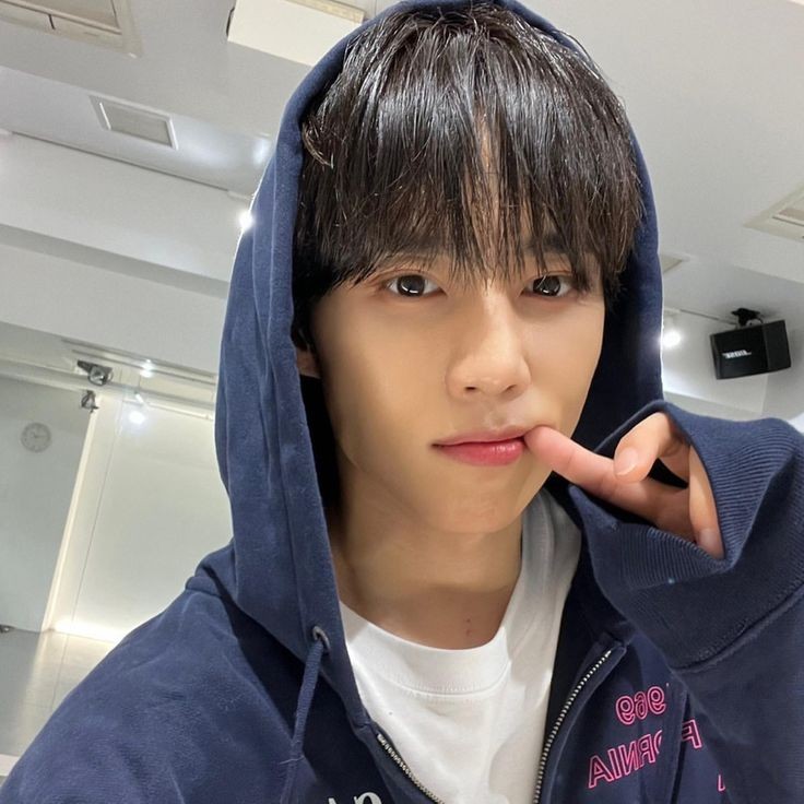 sunwoob6t's tweet image. ㅤׄㅤִㅤ໑ #SUNWOO ! 

hola soy sunwoo bōt y estoy                                              
aquí para darte amor y cariño                                    
te amo mucho y gracias por                                              
tu apoyo &amp;lt;3