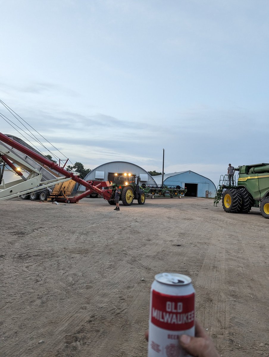 Dloe10's tweet photo. #harvest23 wheat complete https://t.co/hYe9m9T2g2