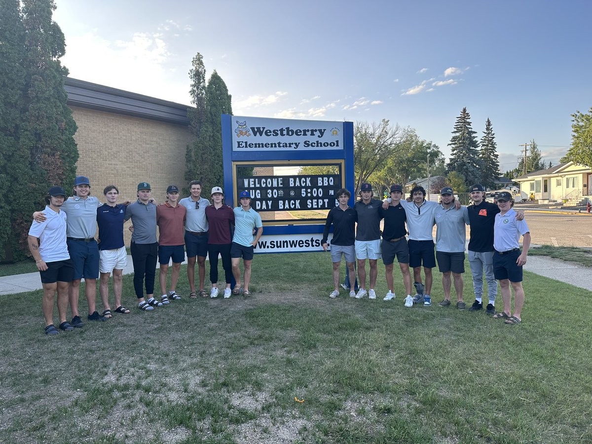KlippersHockey's tweet photo. Sick mitts all day flipping burgers! Thanks to the @KindersleyCoop for supplying the food. 

School is officially back in session ✈️

#Community | #KlippersHockey https://t.co/va6UV8mS3f