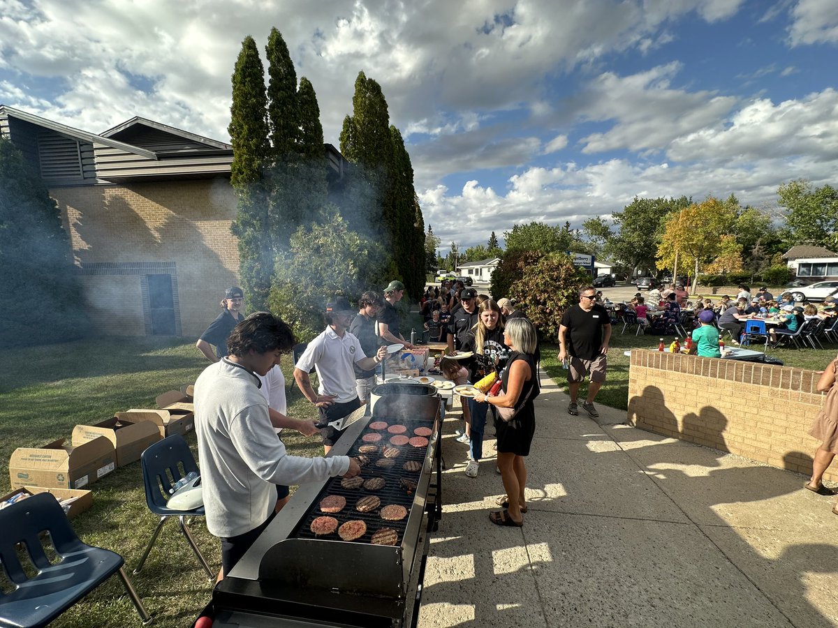 KlippersHockey's tweet photo. Sick mitts all day flipping burgers! Thanks to the @KindersleyCoop for supplying the food. 

School is officially back in session ✈️

#Community | #KlippersHockey https://t.co/va6UV8mS3f