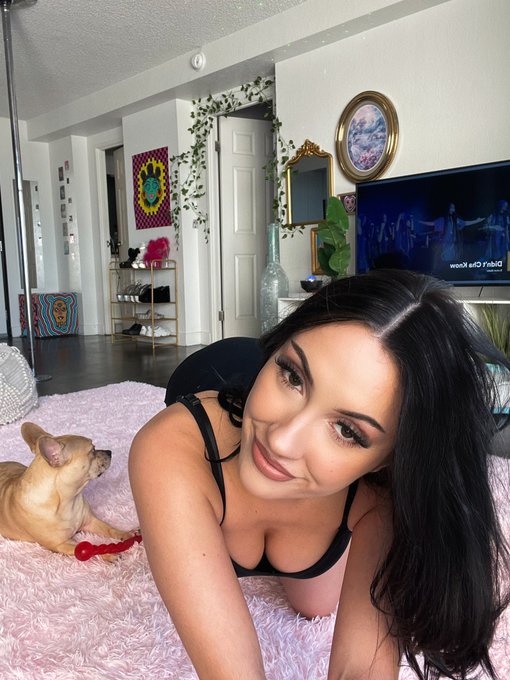 bitch 1 and bitch 2 https://t.co/QvMhK3xAqy