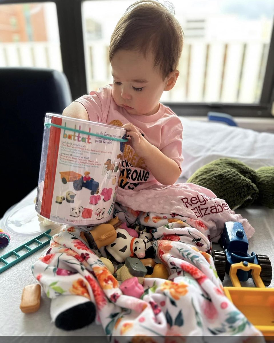 HideSteel's tweet photo. Our little warrior #Reyna. Akron Children’s Hospital is taking good care of her. #childhood #Leukemia #warrior #TeamReyna #ReynasArmy

https://t.co/2OrsstEXRl https://t.co/RUrSMadthV