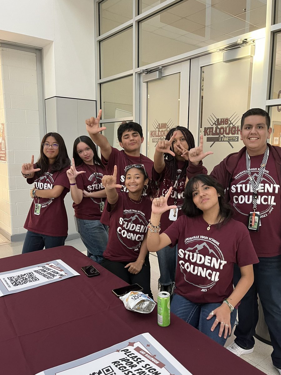 LHSKillough's tweet photo. Thank you to everyone who came to our Open House! Special shout to AVID for organizing our @innoutburger dinner! #TodayatLHSK #BetheOne #LISDOne https://t.co/rRJa5ycseZ