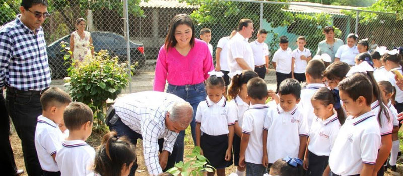 Diario_deColima's tweet image. Encabeza titular de @educacioncolima arranque del #cicloescolar del #Conafe

Más información en tinyurl.com/4frje7x4