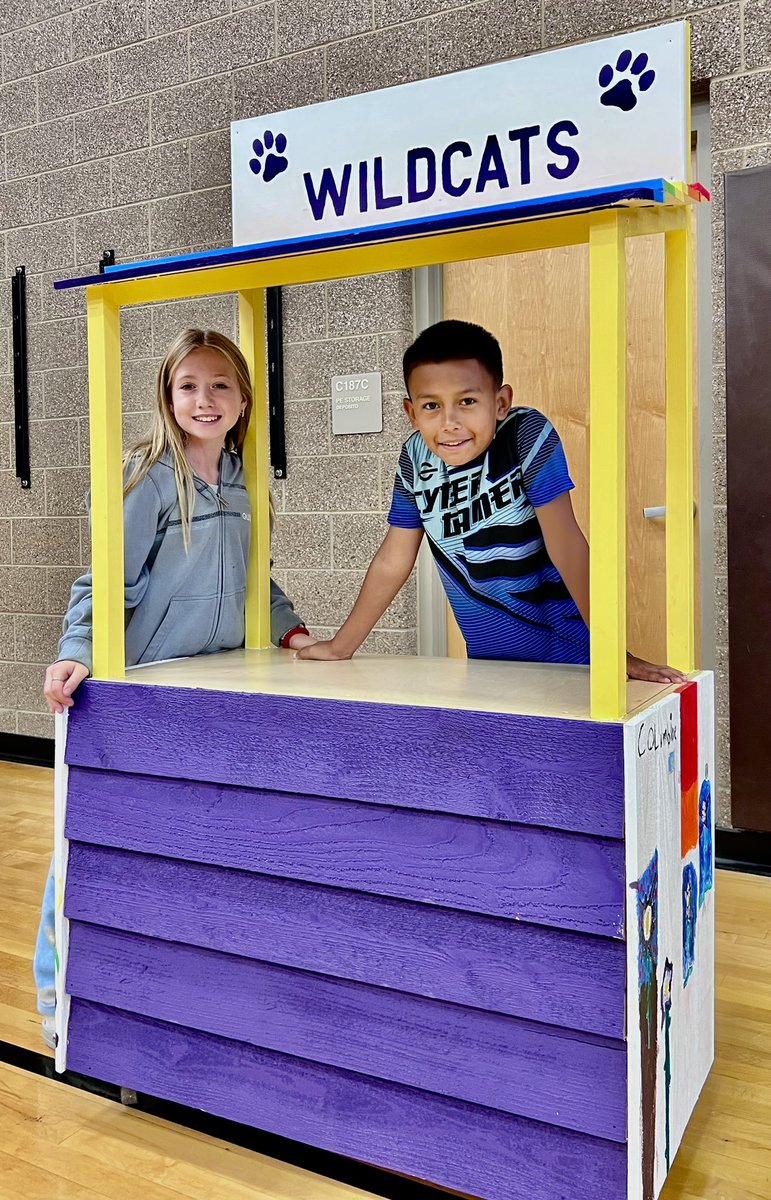 Primera asamblea del año. Check. Líderes estudiantiles. Check. adultos cariñosos. Check.
—
First assembly of the year. Check. Student leaders. Check. caring adults. Check.