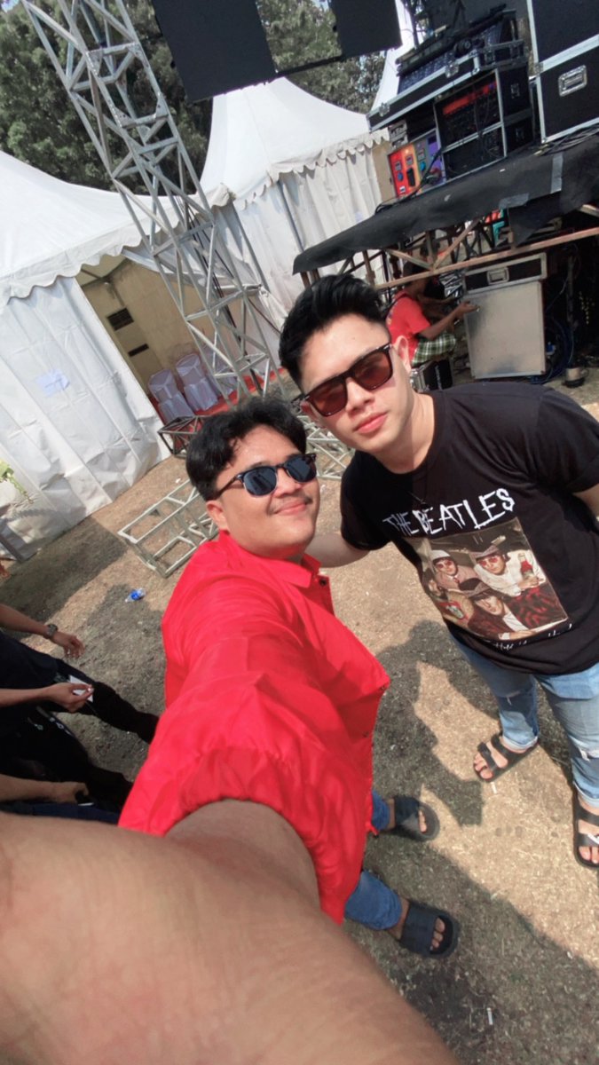 dickyzul_'s tweet photo. Uda jelas jelas kita ini adik kaka sebener nya ,yah kan bang @ronyparulian_  hehehheeh #serangambyarfest #tweat https://t.co/QBQKzz2408