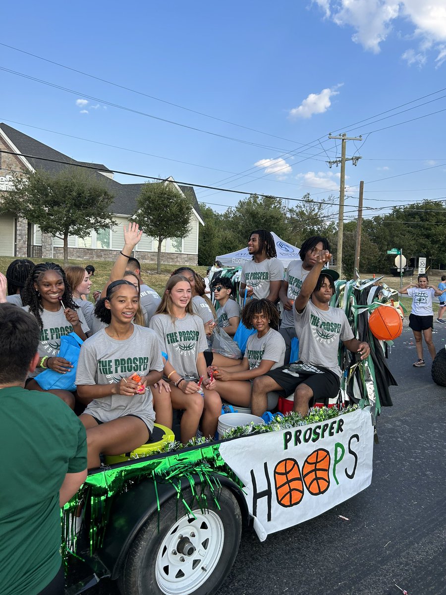 prosperhoops's tweet photo. Thanks to everyone that celebrated with us tonight at the homecoming parade! https://t.co/9g9mQW1YIt