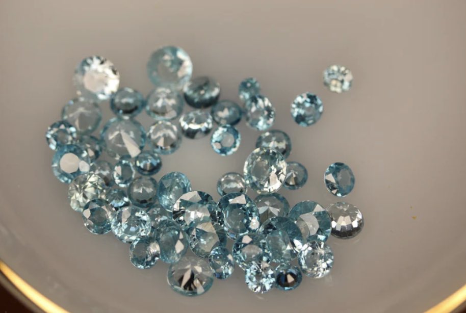folkertreasure's tweet image. For sale: Stunning 20 carats Round Brilliant Blue Zircon package! 💎

💎 
📩 #BlueZirconGems #GemstoneCollection #combodiazircon #bluezircon #zirconjewelry #losegemstone #gemstone #minerals #crystals
