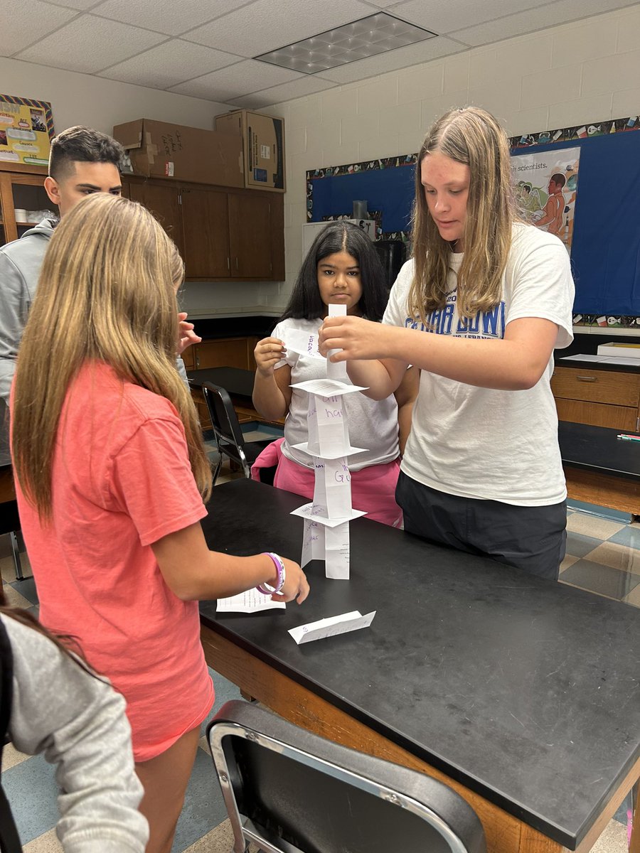 Getting to know my #mariners with a little team building activity 🙌🏻🙃😂