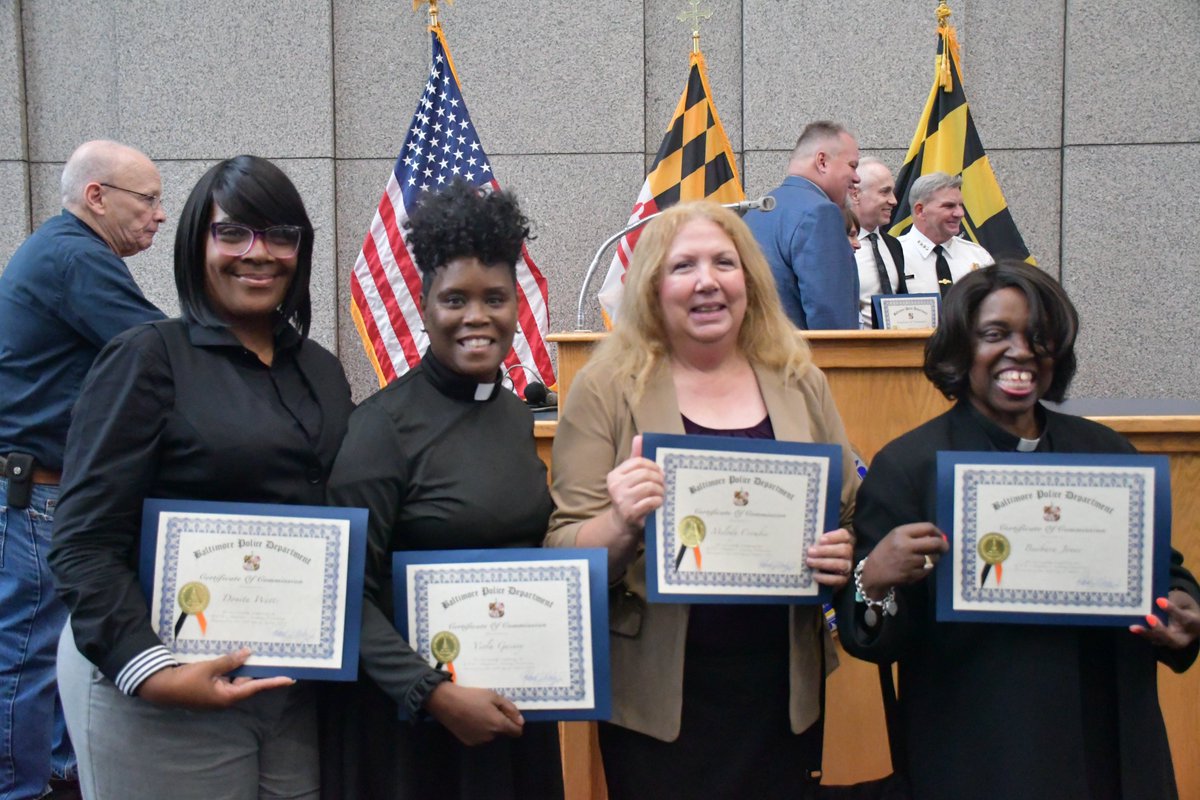 BaltimorePolice's tweet photo. Congratulations to our newly appointed Chaplains to the Baltimore Police Department. #BPD Acting Commissioner Richard Worley presented them with their certificates, showing great appreciation. Thank you all for bridging the gap between faith and duty!
#BpdForGood #FaithandDuty https://t.co/FnDaUb4e4S