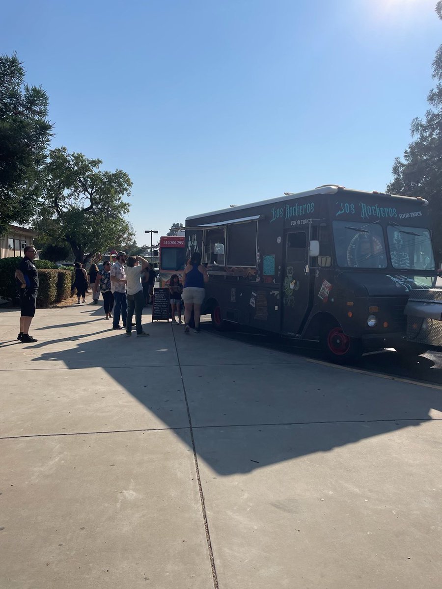 EdmsToros's tweet image. Welcoming our families to another year with our BTSN Community Fair. #torofamily @MtDiabloUSD