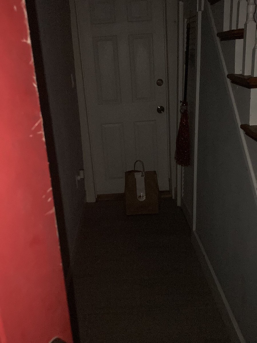micaelajgrimes's tweet photo. enjoy this ominous grubhub delivery confirmation photo https://t.co/OYVpPNRufZ