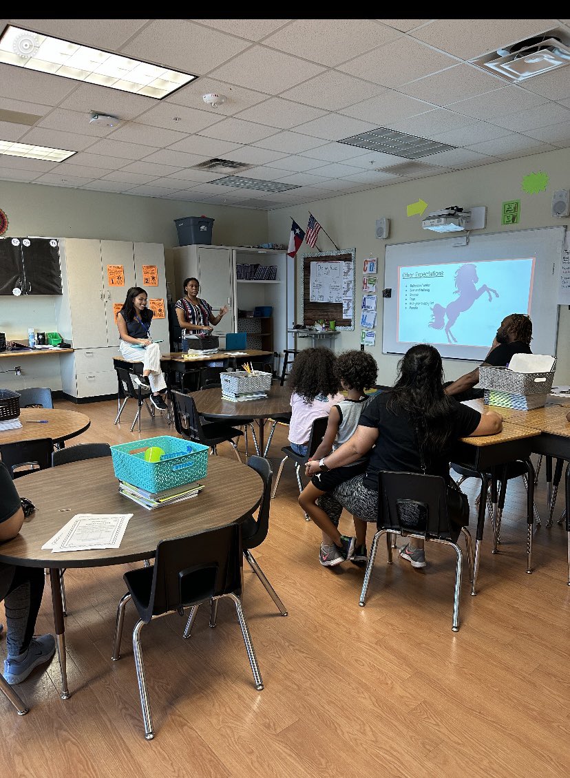 Curriculum night presentations by our ACEmazing teachers❤️
@AudeliaCreek  #HustleandHeart #RISDWeAreOne