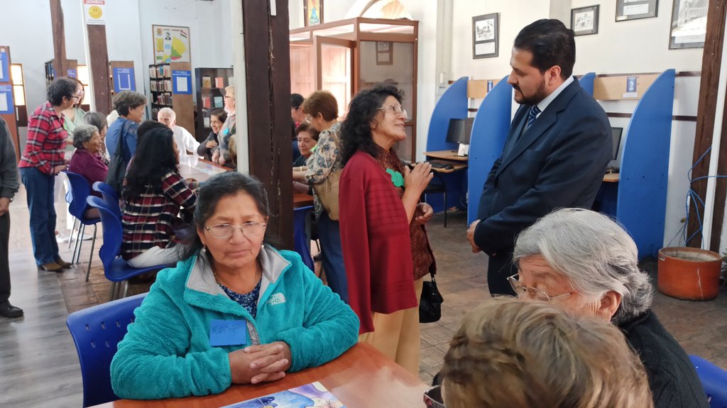 IESSCanar's tweet photo. #IESSatuServicio | Hoy nuestros jubilados del Centro de Atención al Adulto Mayor CAAM del CRIE Azogues, acudieron a la biblioteca de la ciudad. 👴🧓📖

Junto a la Dirección de Cultura del @MAzogues, cuidamos de su salud, a través de talleres de estimulación cognitiva. 🧩📝 https://t.co/BA7AvvGr7f