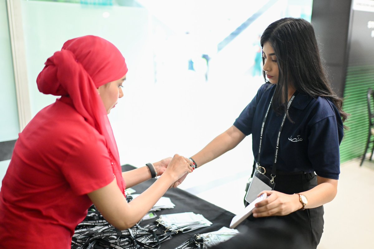LabsKatalyst's tweet photo. Karachi Slush'D Roundup:
First stop, the Ticketing Booth! Because how else would you get in? A huge shoutout to our Ticketing Partner TicketWala, and our volunteers, for ensuring a smooth &amp; systematic ticketing process throughout the event.

#KatalystLabs #getslushd #slushhq https://t.co/3FxN3NhYix