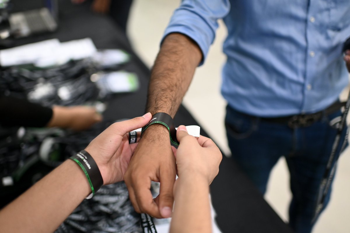 LabsKatalyst's tweet photo. Karachi Slush'D Roundup:
First stop, the Ticketing Booth! Because how else would you get in? A huge shoutout to our Ticketing Partner TicketWala, and our volunteers, for ensuring a smooth &amp; systematic ticketing process throughout the event.

#KatalystLabs #getslushd #slushhq https://t.co/3FxN3NhYix