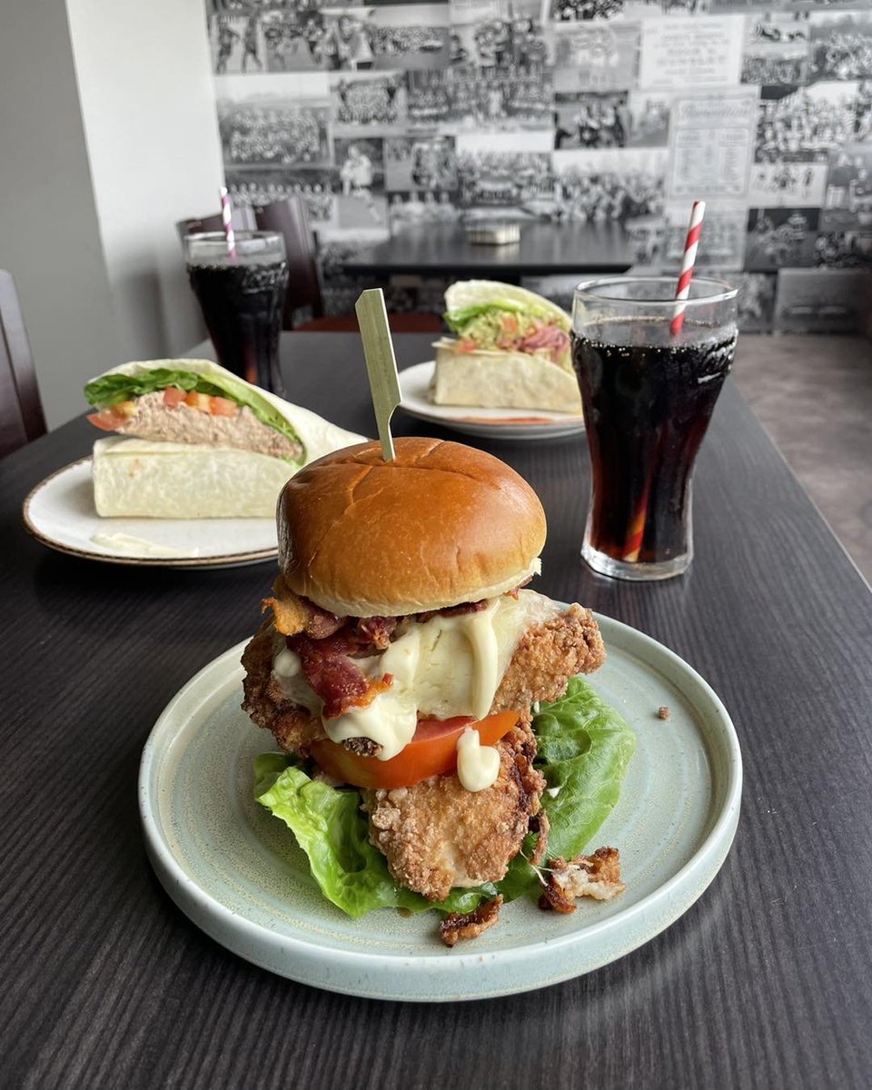 The 3 musketeers 🤺

→ Buttermilk Chicken Burger £10 🍔
→ BLAT Wrap £7.5 🌯
→ Tuna Wrap £7 🌯

Make sure to get yours for the tastiest lunch! 🍺