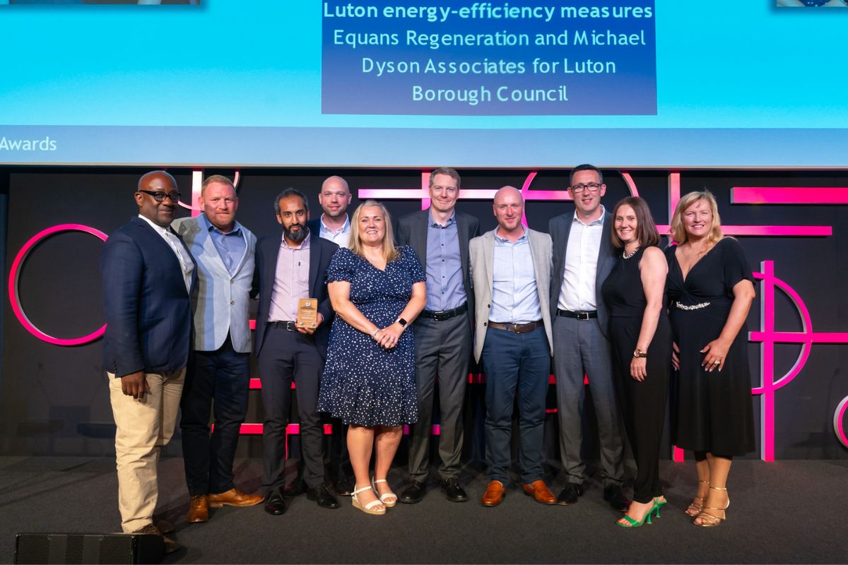 Luton energy-efficiency measures delivered by @EQUANS_UK and @mdysonassociate for @LutonBorough was named Collaboration of the year, home upgrade at the #UnlockNetZeroLiveAwards bit.ly/3suifo5