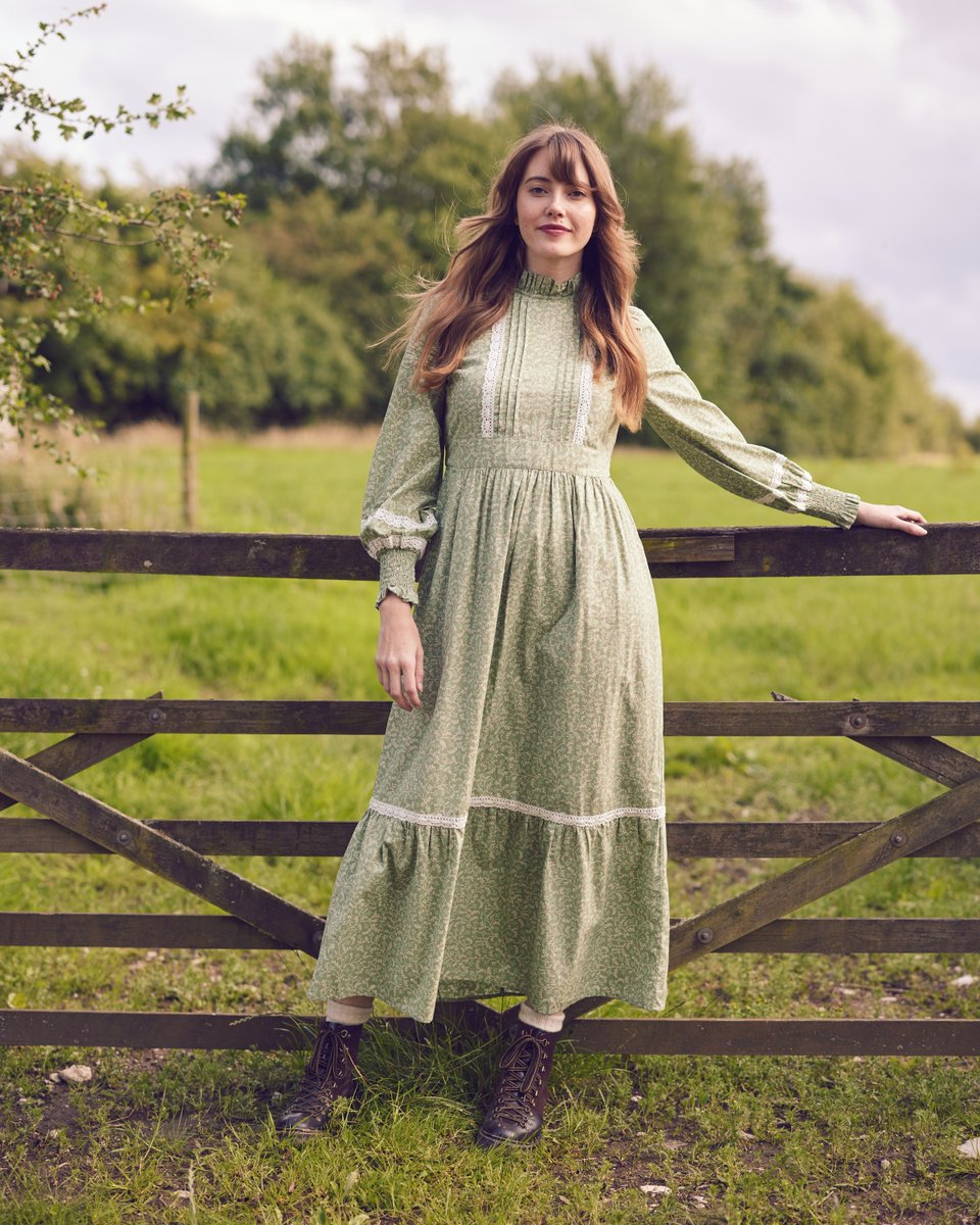 Laura Ashley tweet media