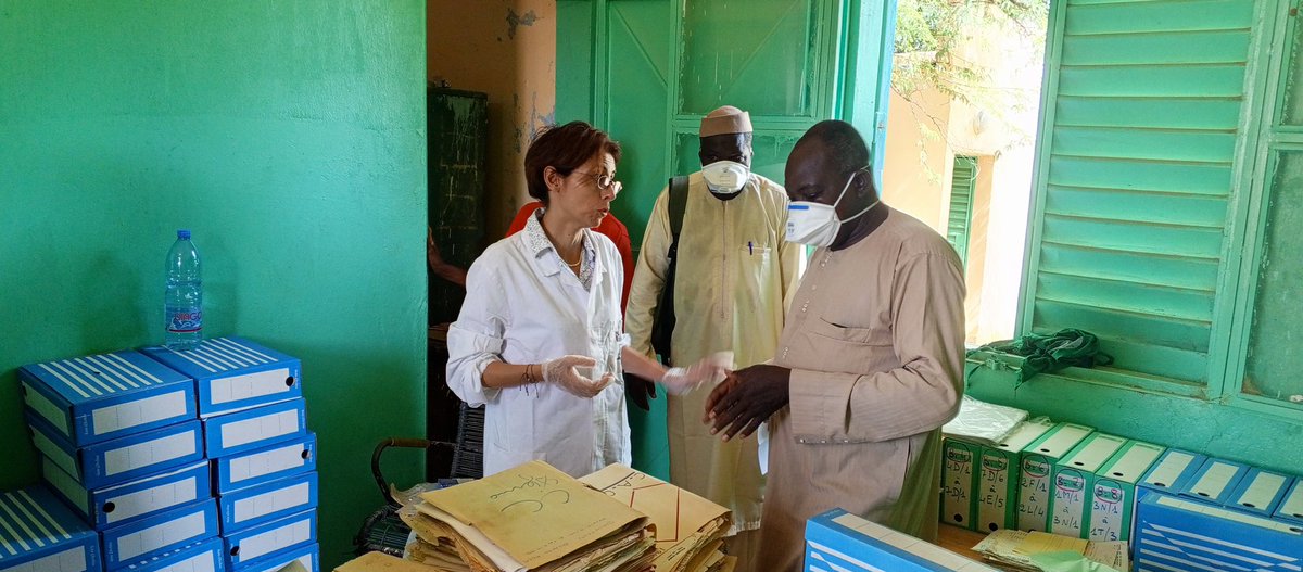 amalialibri's tweet photo. Les manuscrits à la bibliothèque, les documents aux archives: à Djenné, #Mali on adresse les problèmes et décide les solutions en équipe et on passe à l’action. L’équipe AMALIA en modalité @ALIPHFoundation « action action action! » https://t.co/LhrsXIE43B