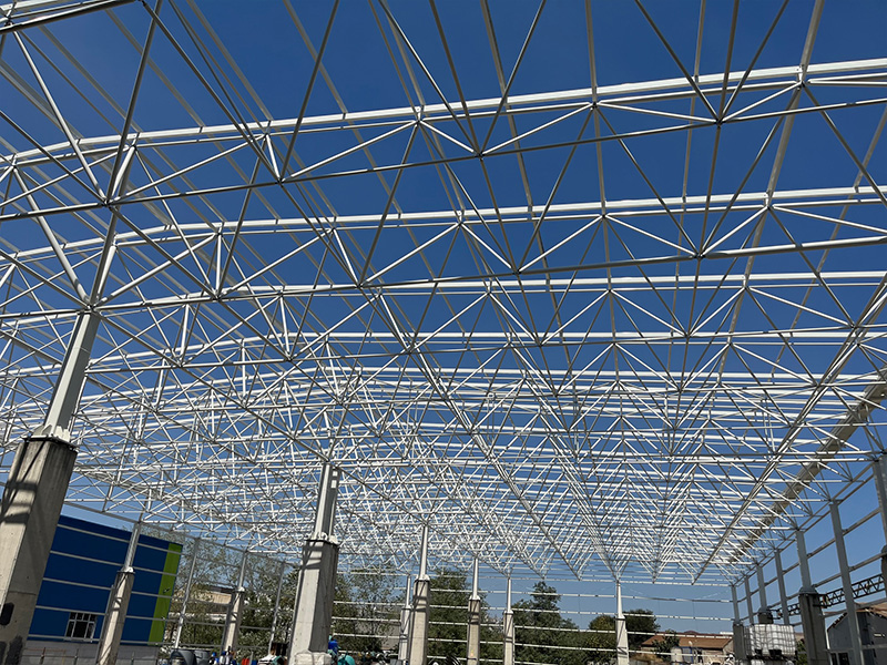 dngcelik's tweet photo. Yer Kocaeli yıl 2023, inşaatı tamamlanan Goldkim Kimya Çayırova Uzay Kafes Sistemi 2100 m² alana sahip özel bir projedir. 
#UzayÇatıKafesSistemleri
#MühendislikHarikası
#ModernMimarlık
#YapıTeknolojisi
#ÇatıTasarımı
#KafesSistemi
#YenilikçiMimarlık

https://t.co/WY4c8qru53 https://t.co/QitnZoo8Wf
